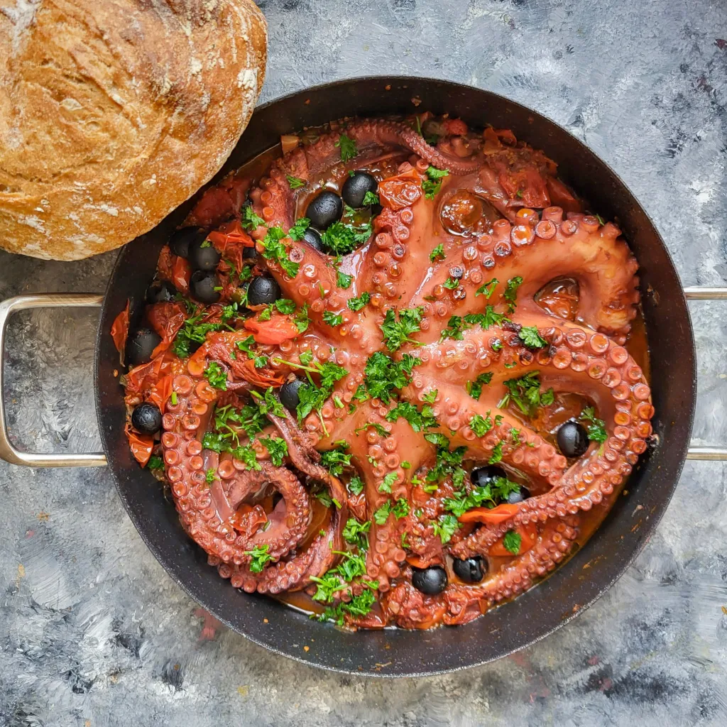 Oktapod Me Salcë Domatesh